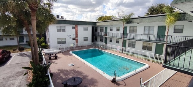 Foto del interior - Trayann Apartments - 7777 Pines Blvd