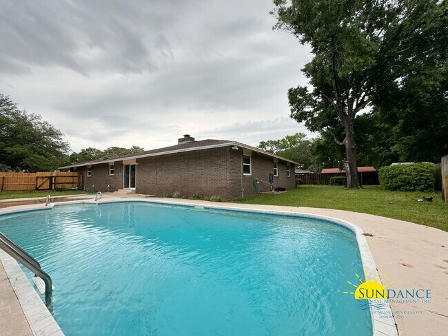 Foto del edificio - Stunning 4 Bedroom Overbrook Home with a S...