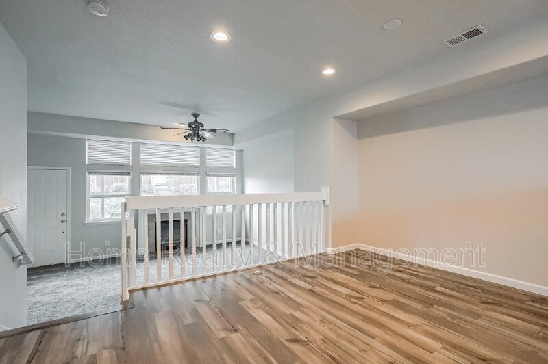 Foto principal - 12015 Locust St