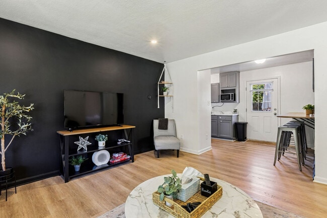 Building Photo - 6484 Aylesworth Dr