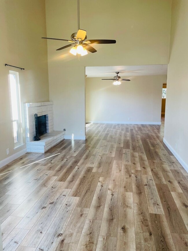Building Photo - 7417 Tierra Way