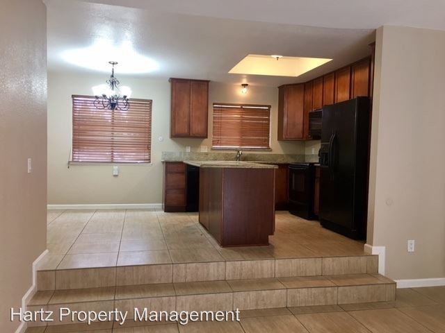 Foto del edificio - 1801 Crestwood Ct