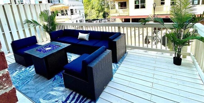 Foto del edificio - 363 Commons Ave