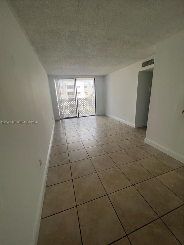 Foto del edificio - 8145 NW 7th St