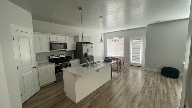 Building Photo - 16188 S Truss Dr