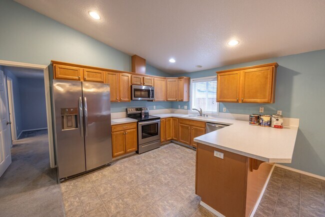 Foto del edificio - Three bedroom, plus bonus room, one level ...