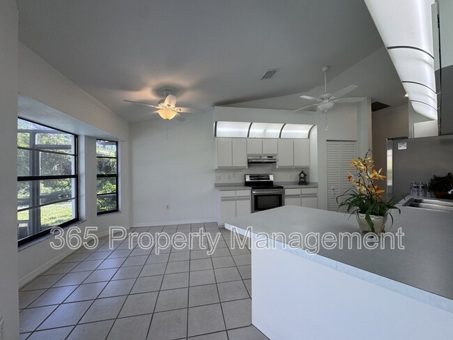 Foto del edificio - 4058 Kinney St