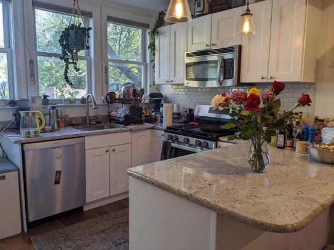 Building Photo - XX8 Bryant St NE