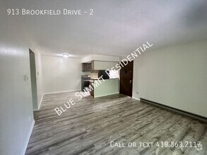 Building Photo - 913 Brookfield Dr