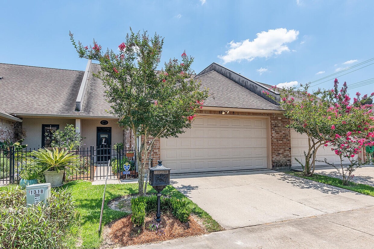 1320 Lake Pointe Ave, Zachary, LA 70791 Townhome Rentals in Zachary