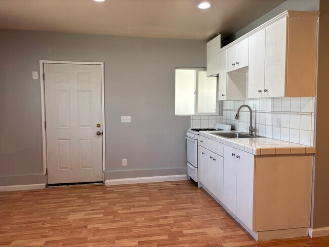 Building Photo - 6327 Calvin Ave