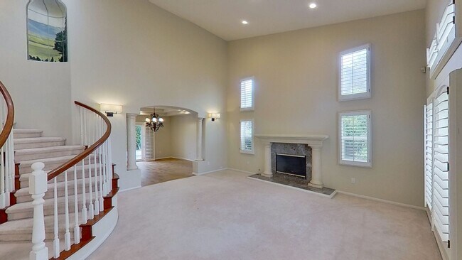 Foto del edificio - Spacious 4 Bed / 3 Bath Winchester Commons Home!