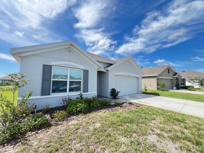 Building Photo - Beautiful, 4 Bedroom, 2 Bathroom Home in t...