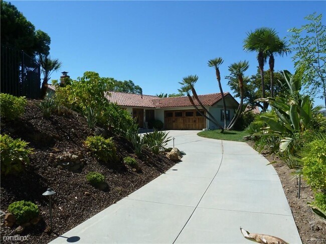 Foto del edificio - 4 br, 2 bath House - 2109 Hillsbury Rd