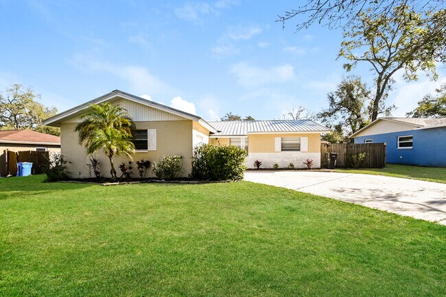 Foto del edificio - 527 Robin Hill Cir