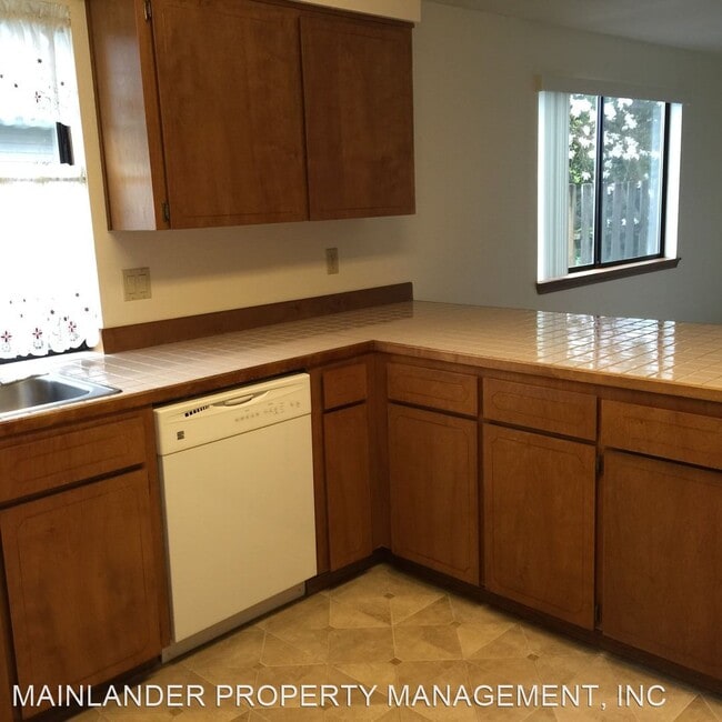 Foto del edificio - 3 br, 2 bath House - 13134 SW LAURMONT DRIVE
