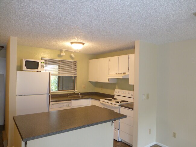 Foto del edificio - 3894 NW Chemult Pl