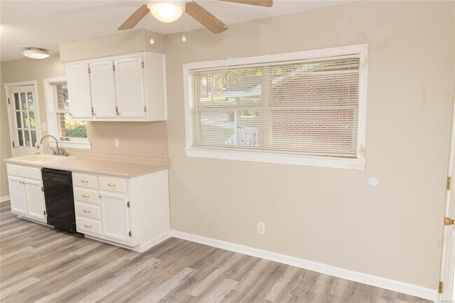 Foto del edificio - 3361 Willow Ln Dr