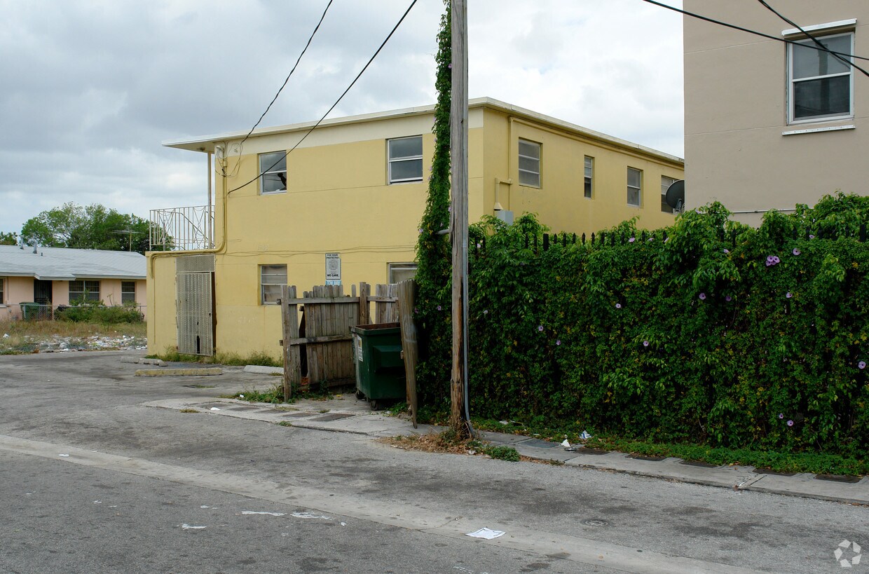 Building Photo - 1948 NW 2 Ct