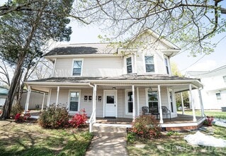Building Photo - 405 N Main St