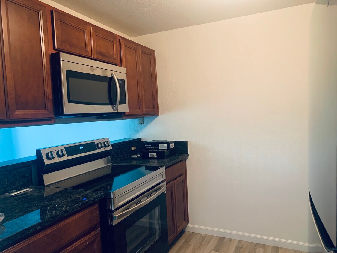 10822 E Riverside Dr Unit A101, Bothell, WA 98011 Condo for Rent in