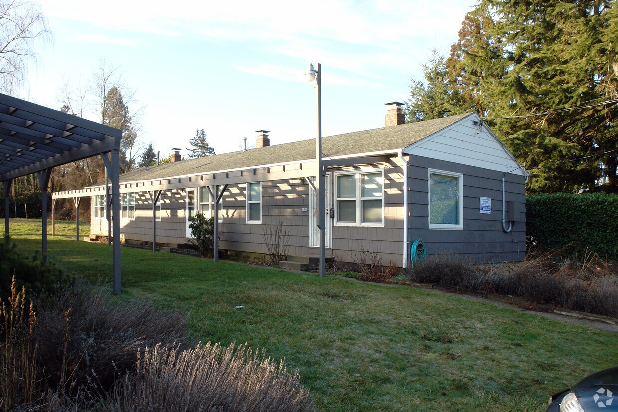 Foto principal - 6840-6850 NE Going St