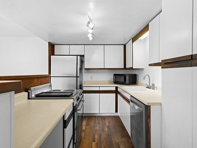 Building Photo - 65 Bonnie View Dr