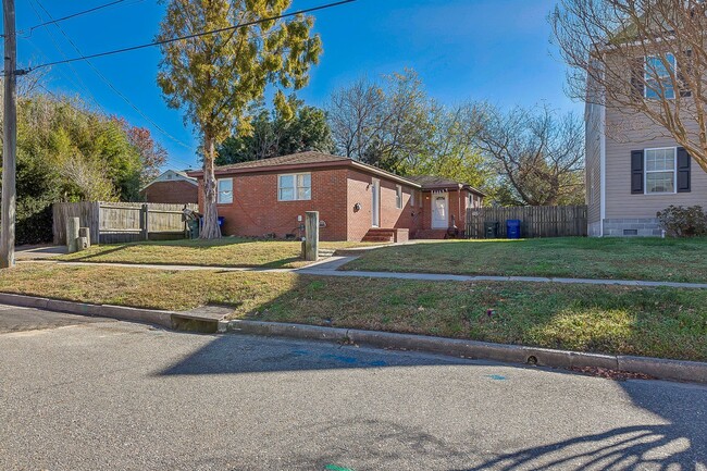 Foto del edificio - 9466 Phillip Ave