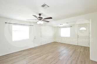 Building Photo - 3225 E Earll Dr