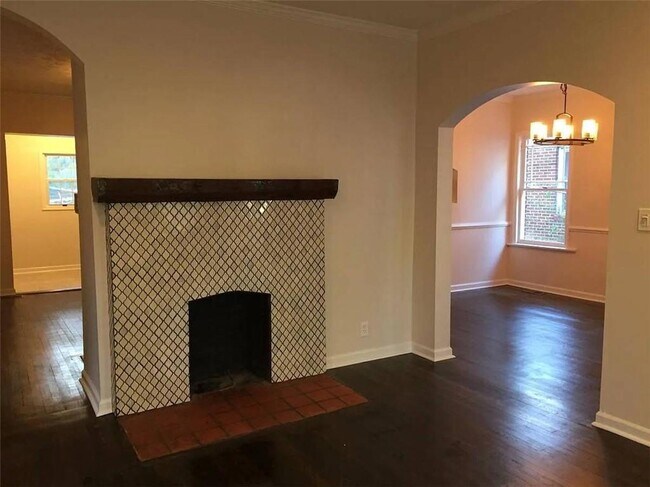 Foto del edificio - 652 S Evelyn Pl NW