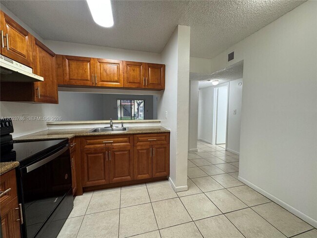 Foto del edificio - 4033 Lakeside Dr