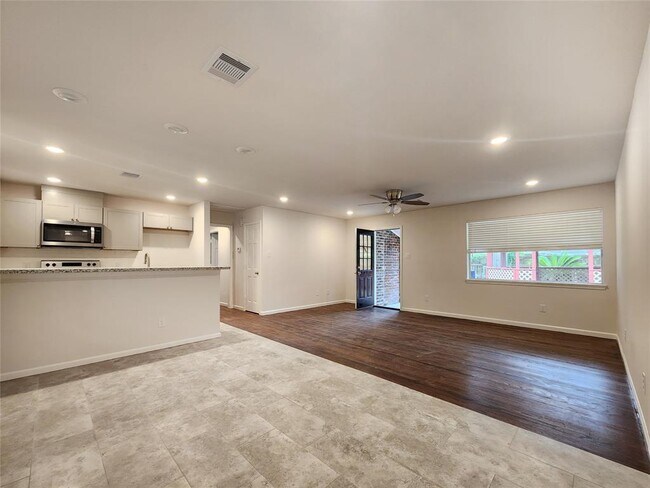 Foto del edificio - 5603 Arboles Dr