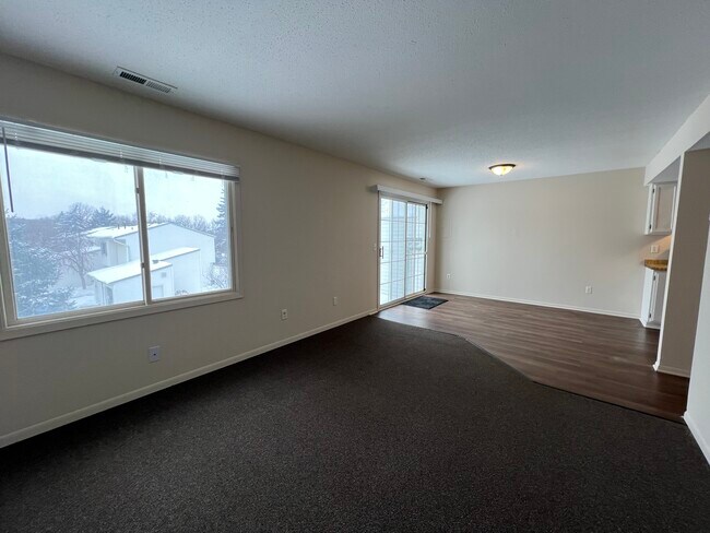 Foto del edificio - 611 E Burnsville Pkwy