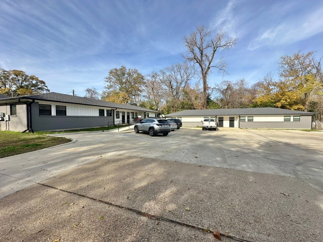 Primary Photo - Pecan St. (LEASE UP ONLY)