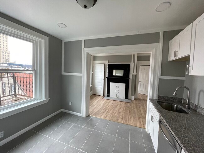 Building Photo - 1223 Loraine St