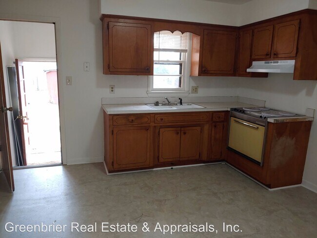 Building Photo - 2 br, 1 bath Apartment - 303 Hurdle Drive