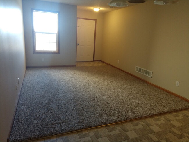 Building Photo - Beauting 2 Bed Town Home for Rent