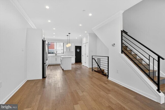 Foto del edificio - 3336 Salmon St