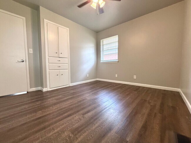 Foto del edificio - Beautiful 3BD 1.5BA Home W/  Bonus Room in...
