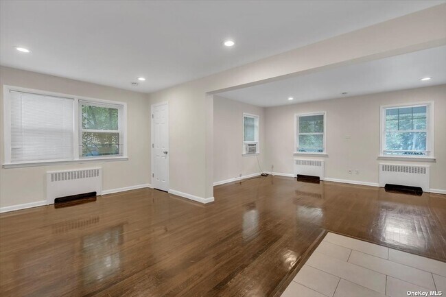 Building Photo - 98 Nassau Rd