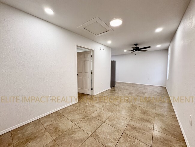 Building Photo - 4650 E Calle Aurora