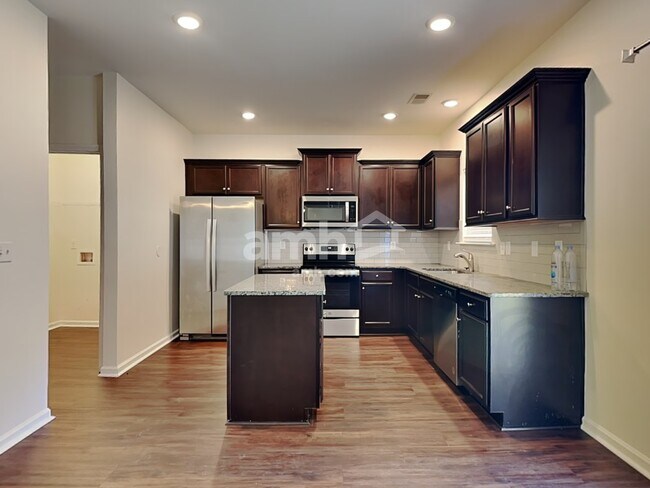 Foto del edificio - 236 Addlestone Cir