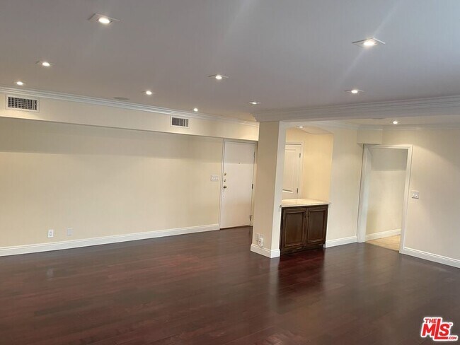 Foto del edificio - 10645 Wilshire Blvd
