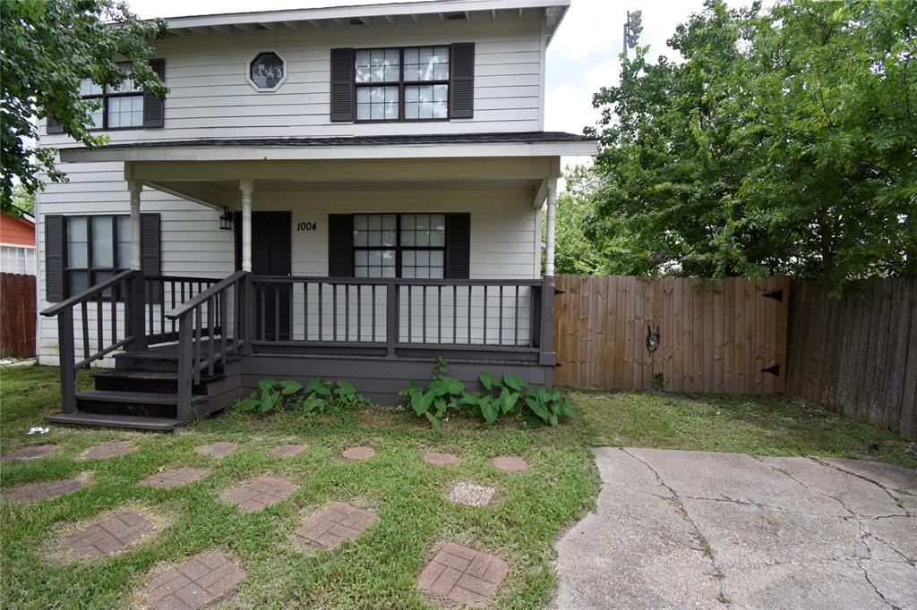 Foto principal - 1004 Avenue H
