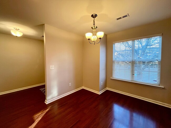 Foto del edificio - Stunning 3BD, 2.5BA Durham Townhome in a G...