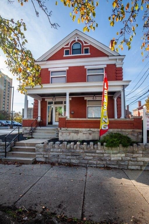 Foto principal - 1025 Scott Blvd