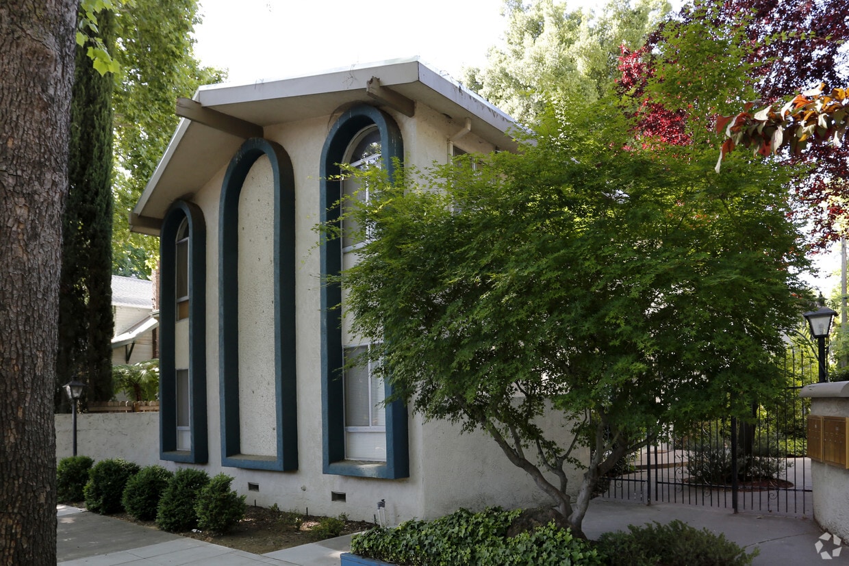 Building Photo - 2810 H St