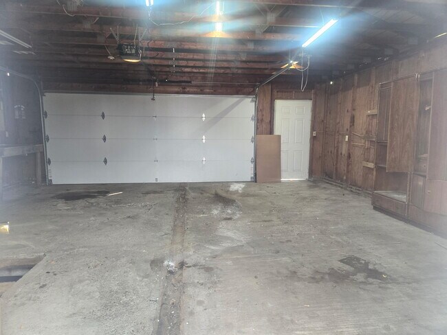 Building Photo - 29 W Miller St
