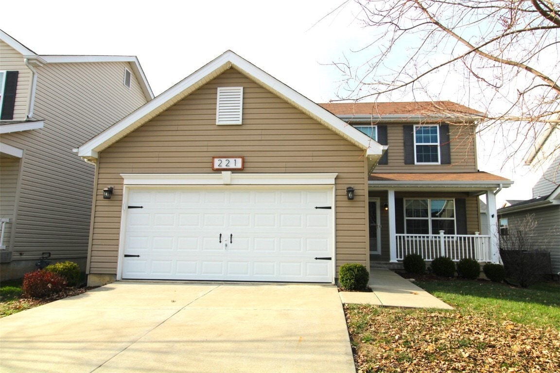 Primary Photo - 221 Pecan Bluffs Dr