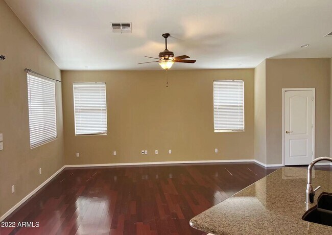 Foto del edificio - 3124 E Sparrow Pl